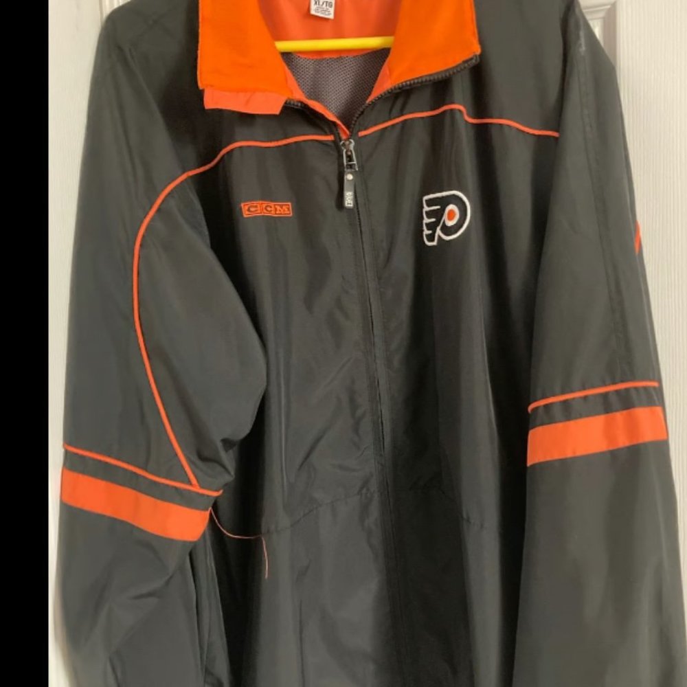 CCM Philadelphia Flyers Zip-down windbreaker Size XL NWOT